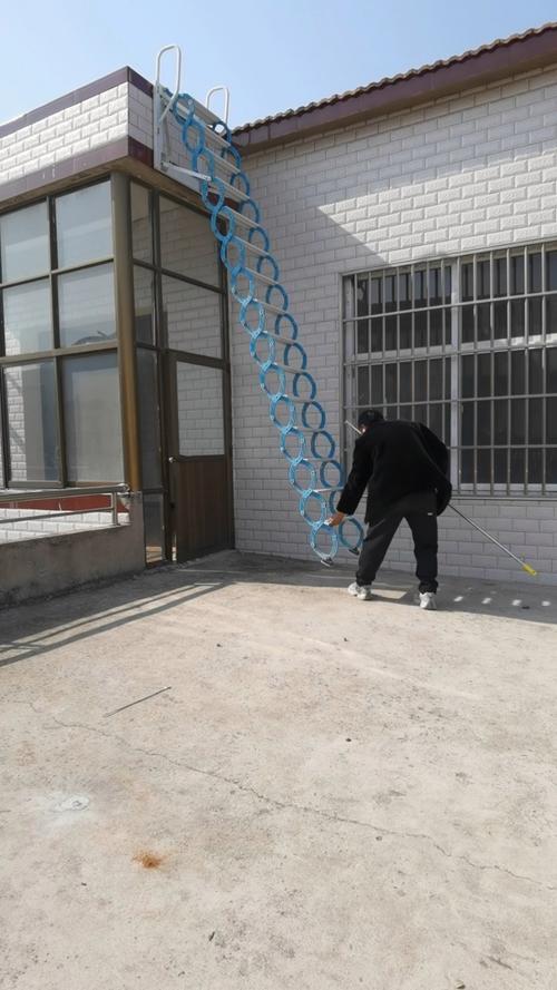 墙体简易爬梯:墙体简易爬梯效果图